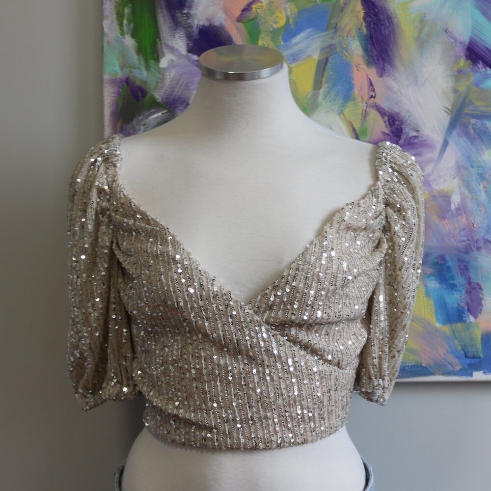C/MEO Collective | CMEO Short Sleeve Sequin Top in Cream
